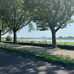 Wohnung mit Balkon am Rhein