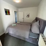 Wohnung mit Balkon am Rhein